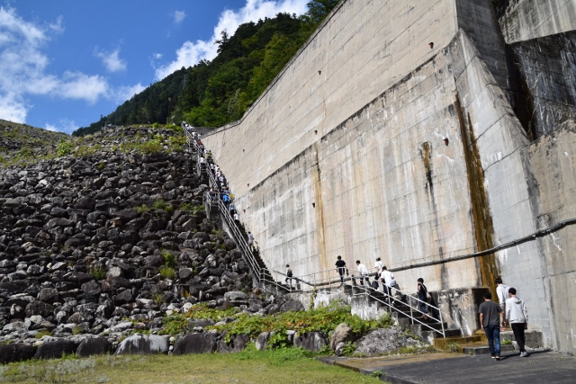 七倉ダム　475段の階段を上っています